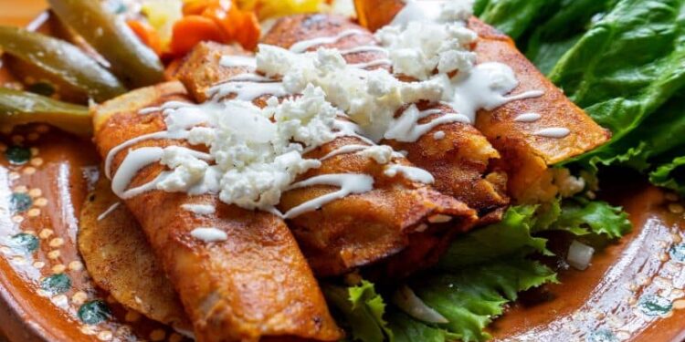 Enchiladas s mletým mäsom, rýchly a originálny recept na zapečenú plnenú tortilu