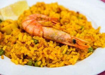 Jednoduchá španielska paella - chutný recept s krevetami