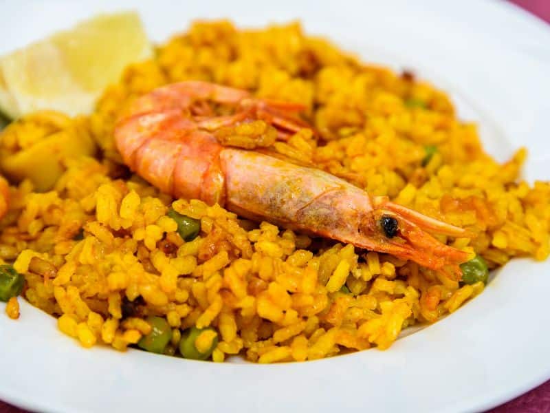 Jednoduchá španielska paella - chutný recept s krevetami