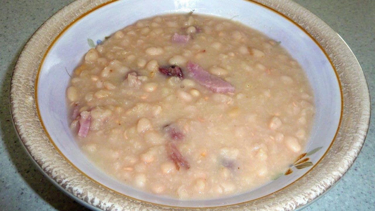 Babičkina kyslá biela fazuľová polievka - fantastický a ľahký recept
