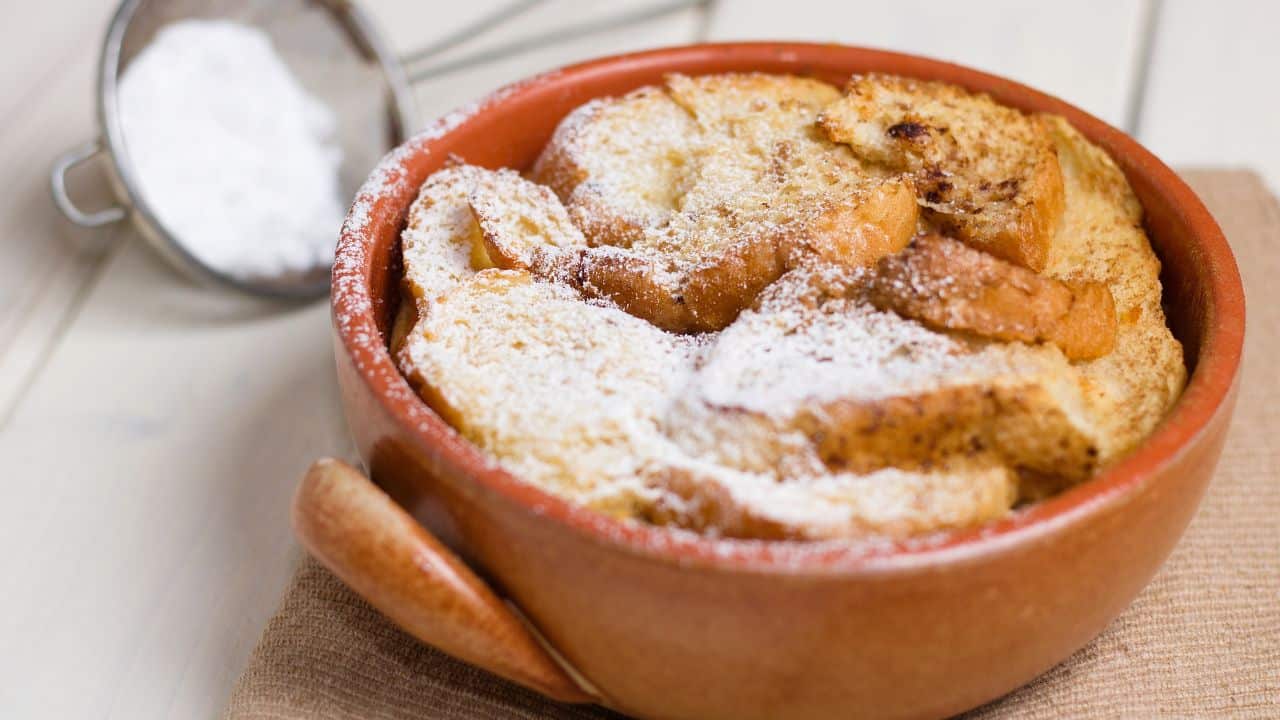 Chlieb s maslovým pudingom - originálny anglický recept na Bread & Butter Pudding