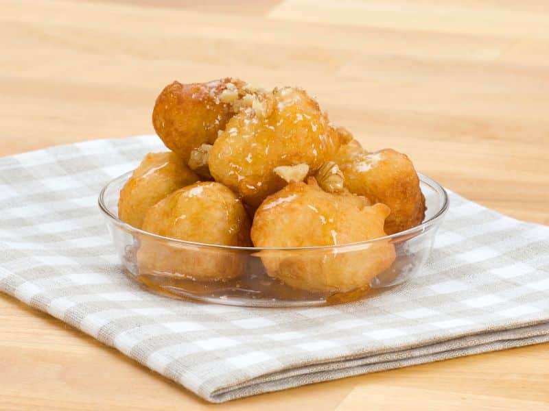 Loukoumades - recept na úžasné grécke donuty s medom a vlašskými orechmi
