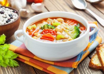 Najlepšia polievka minestrone s cestovinou - originálny taliansky recept