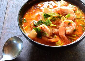 Pikantná krevetová polievka - originálny recept na thajskú polievku Tom Yum Goong