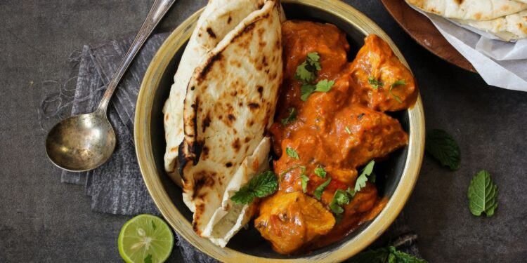 Recept na indické butter chicken - lahodné maslové kura s chlebom Naan