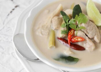 Thajská kuracia kokosová polievka Tom Kha Gai - originálny recept