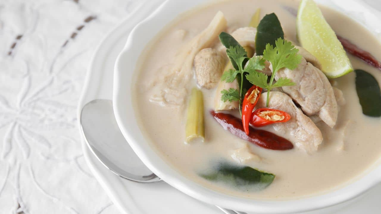 Thajská kuracia kokosová polievka Tom Kha Gai - originálny recept