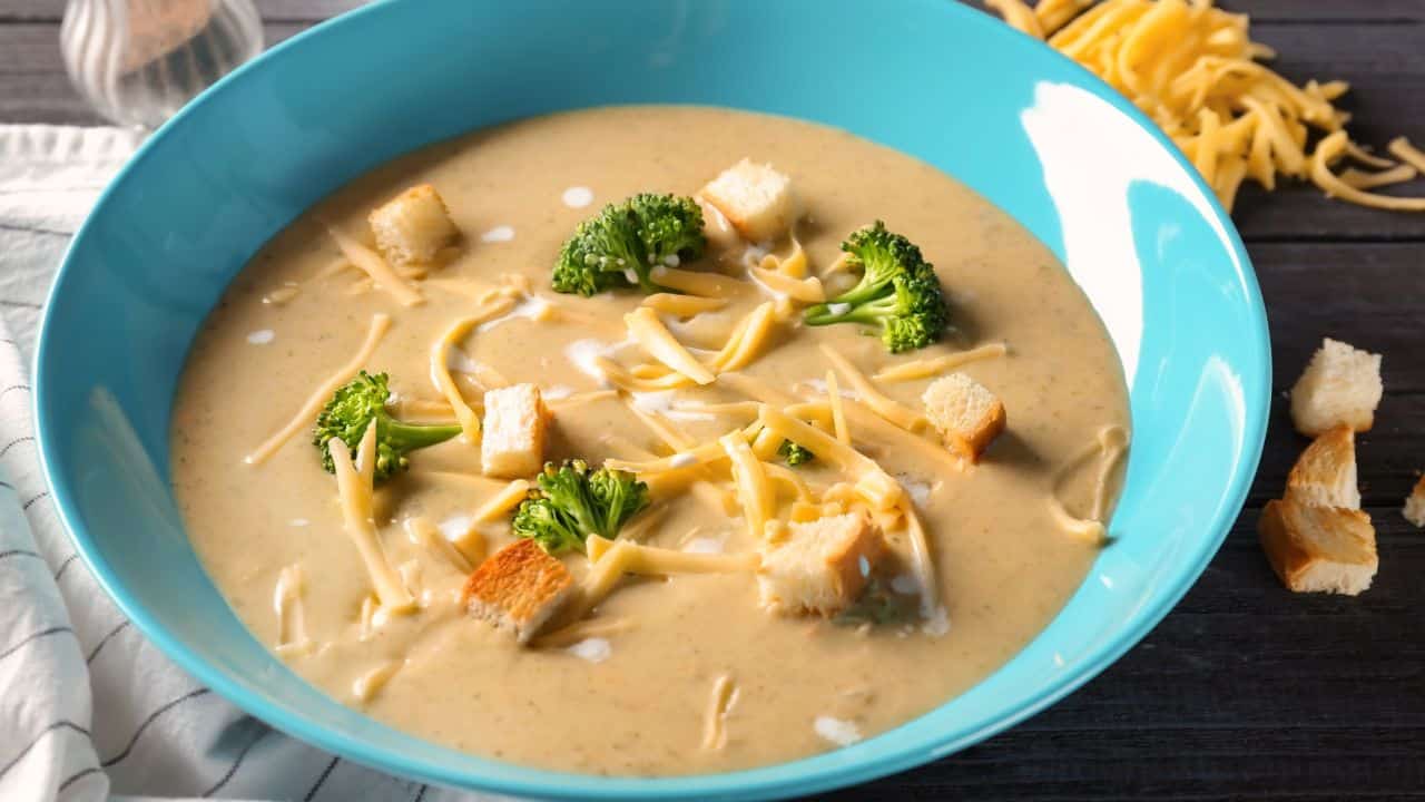 Fantastická brokolicovo cheddarová polievka - jednoduchý recept