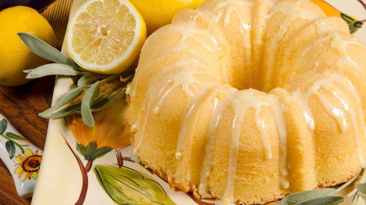 Nadýchaná a zdravá citrónová bábovka s kyslou smotanou - FIT recept
