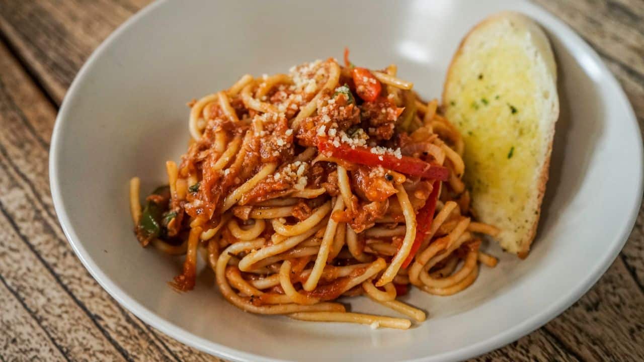 Špagety s tuniakom na panvici - rýchly recept