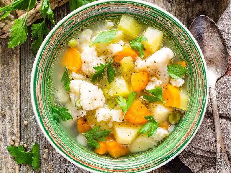 Jarná zeleninová polievka s krupicovými haluškami - skvelý recept