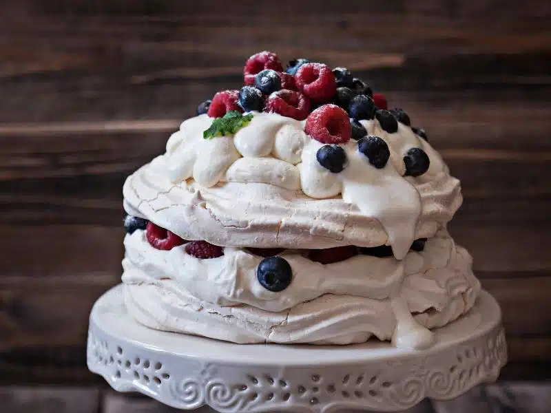 Výborná Pavlova torta s mascarpone a ovocím - originálny recept