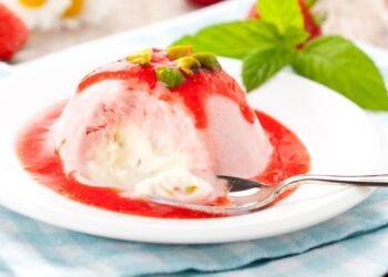 Jahodové semifreddo, recept na letný koláč s jahodami