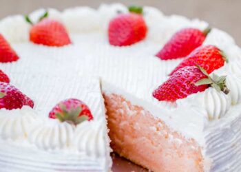 Svieža jahodová torta - najlepšia ovocná torta s mascarpone