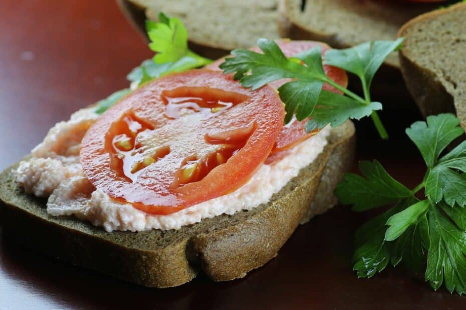 Chlebík s paradajkami a kôprom, jednoduchý recept