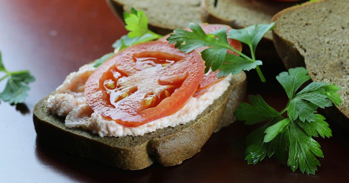 Chlebík s paradajkami a kôprom, jednoduchý recept