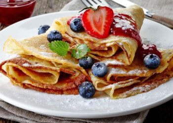 Výborné palacinky, jemné palacinky so šľahačkou, najlepší recept na palacinky