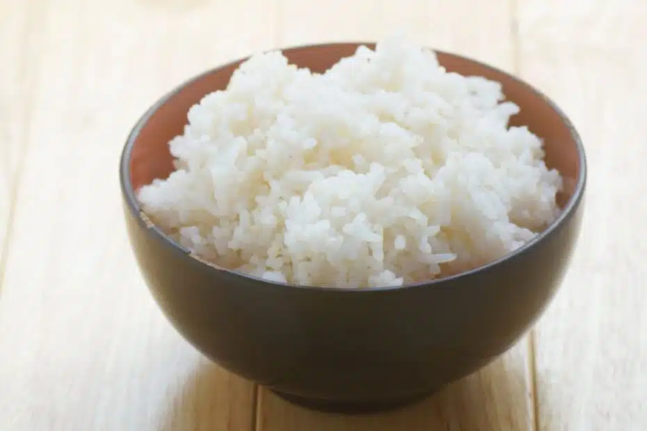 Ako udržať ryžu teplú bez toho, aby sa vysušila, ak ju dovaríte skôr?